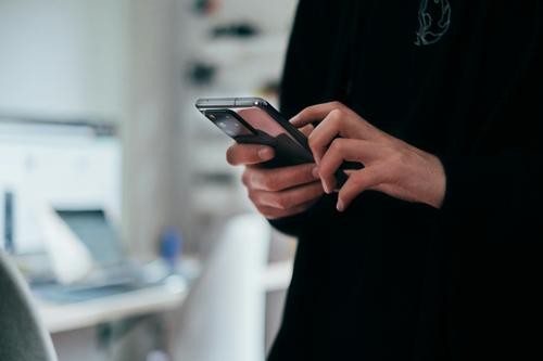 Эксперт Клименко порекомендовал перейти на смартфоны на базе Android Эксперт Клименко порекомендовал перейти на смартфоны на базе Android