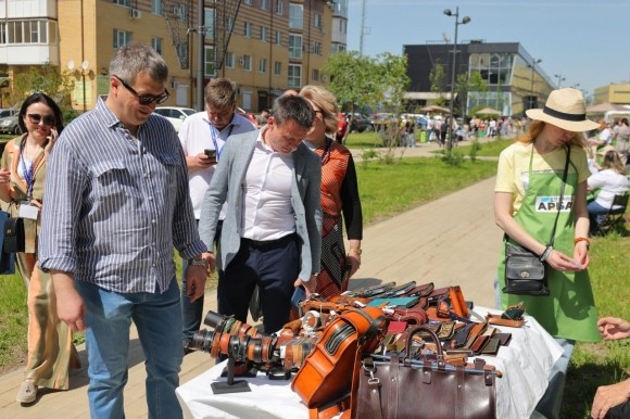 &laquo;Дзержинский Арбат&raquo; в День Города объединил сотни горожан