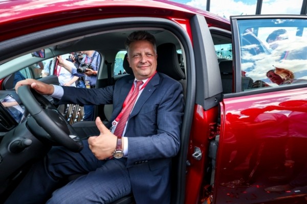 АвтоВАЗ, ошеломляющая премьера на ПМЭФ: Из Iskra возгорится пламя? АвтоВАЗ, ошеломляющая премьера на ПМЭФ: Из Iskra возгорится пламя?