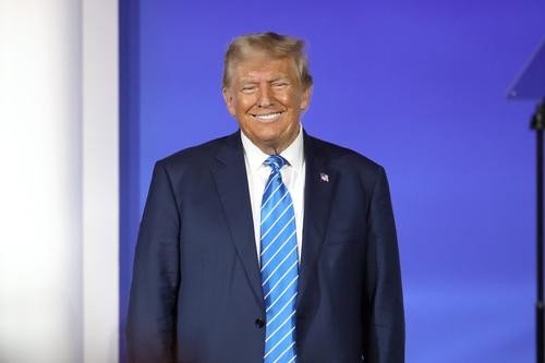 Трамп заявил, что только в мае собрал на кампанию по переизбранию почти $300 млн Трамп заявил, что только в мае собрал на кампанию по переизбранию почти $300 млн