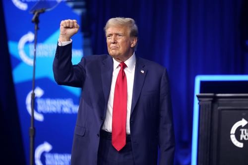 The Hill: Трамп выигрывает президентскую гонку во второй раз The Hill: Трамп выигрывает президентскую гонку во второй раз