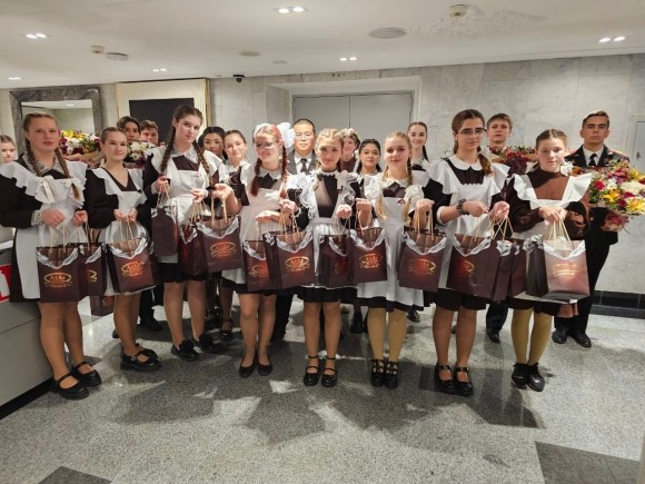 В Кремлевском Дворце прошел концерт «Здравствуй, страна героев!» В Кремлевском Дворце прошел концерт «Здравствуй, страна героев!»