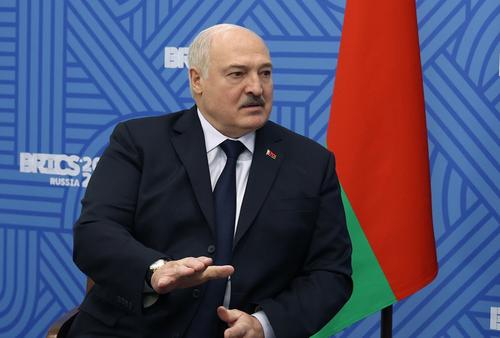 Лукашенко заявил, что готов &laquo;тихо&raquo; передать власть новому поколению