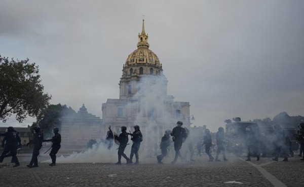 «Я жгу Париж»: 17 октября французы хотят спалить Елисейский дворец «Я жгу Париж»: 17 октября французы хотят спалить Елисейский дворец