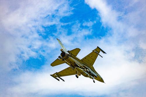 Defence-point: пилот ВВС Греции в Киеве обучает украинских пилотов управлять F-1 Defence-point: пилот ВВС Греции в Киеве обучает украинских пилотов управлять F-1