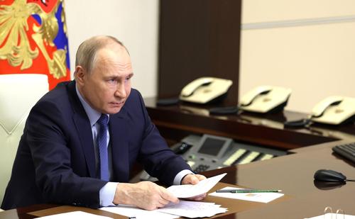Путин поручил правительству и регионам вытеснять импорт за счет конкуренции Путин поручил правительству и регионам вытеснять импорт за счет конкуренции