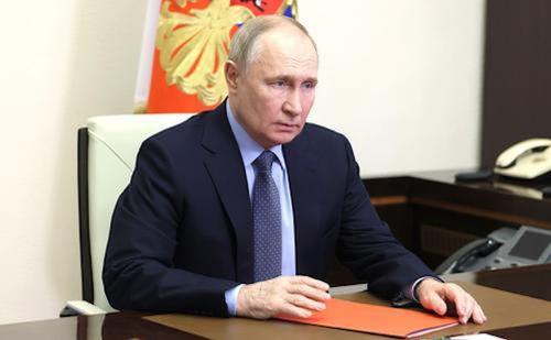 Путин проводит совещание по вопросам развития Топливно-энергетического комплекса Путин проводит совещание по вопросам развития Топливно-энергетического комплекса