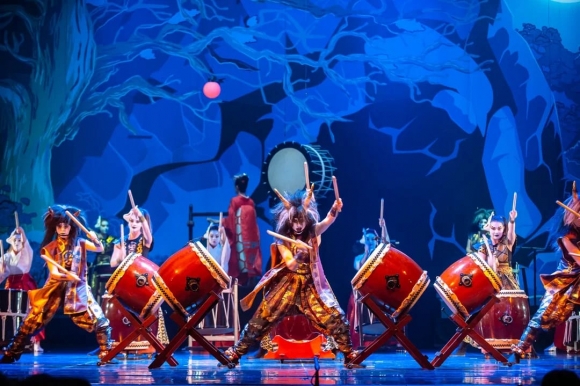 Шоу японских барабанов Taiko in-spiration закроет летний сезон спектаклем &laquo;Море синего леса&raquo; в театре им. Моссовета