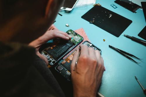 Спрос россиян на ремонт китайских смартфонов вырос в 2,5 раза Спрос россиян на ремонт китайских смартфонов вырос в 2,5 раза
